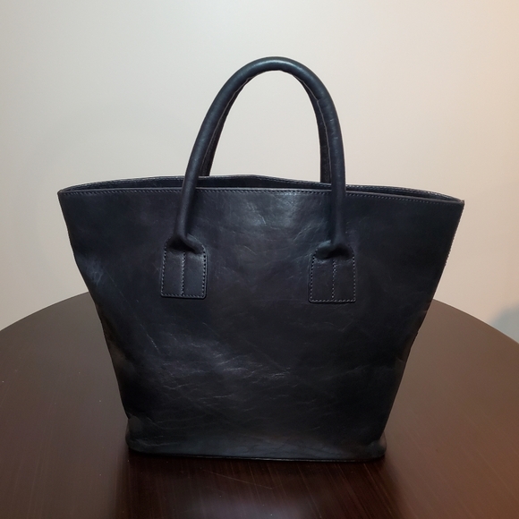 Hirofu Elegant Black Leather Tote Bag - Picture 3 of 15